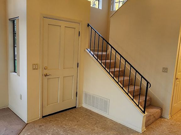 Entry w/ Huge Vaulted Ceilings