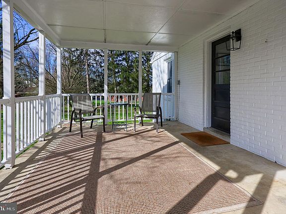 4th image of 314 Dahlia Rd
