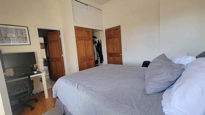 Rented by Chartwell Manhattan Realty | media 10