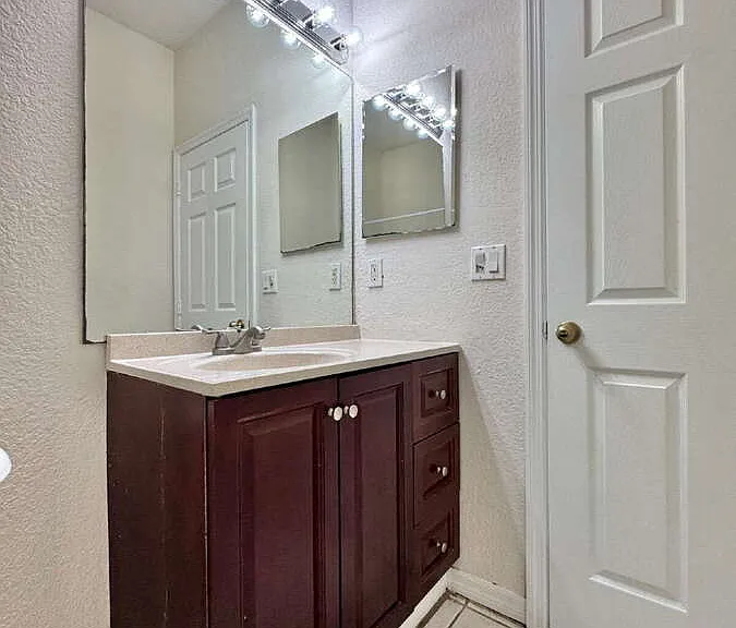 530 Kilgour Ave S — Photo 36