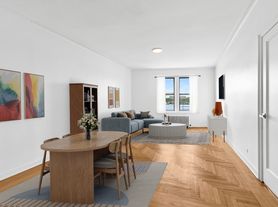 156-08 Riverside Dr W