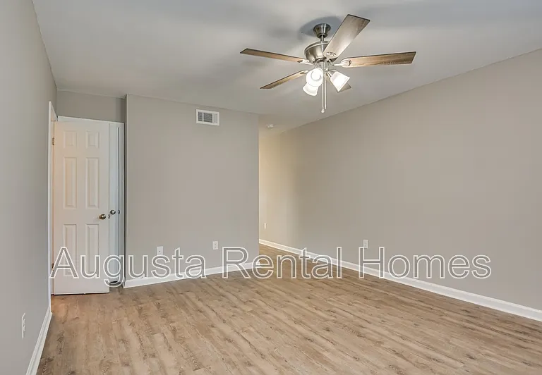148 Chalet North Ct #148 — Photo 4