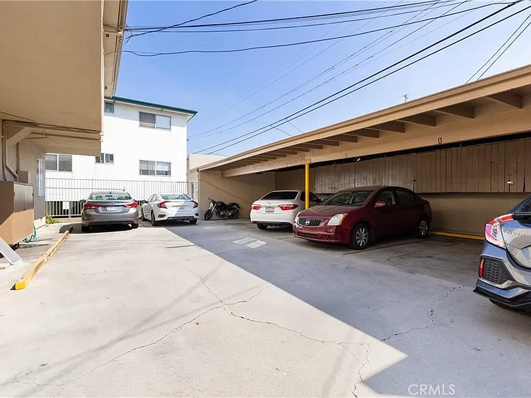 1042 S Sherbourne Dr #4 — Photo 4