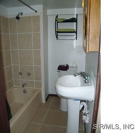 5th image of 4044 Lake Dr