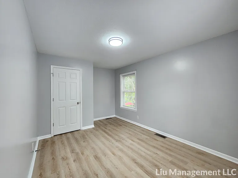 1042 N Traub Ave — Photo 15