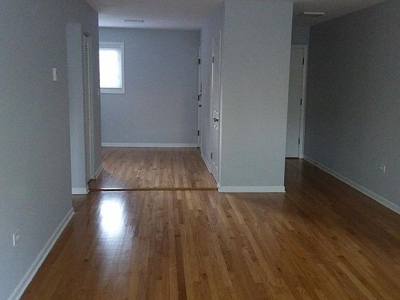 4th image of 2214 W Touhy Ave #1W