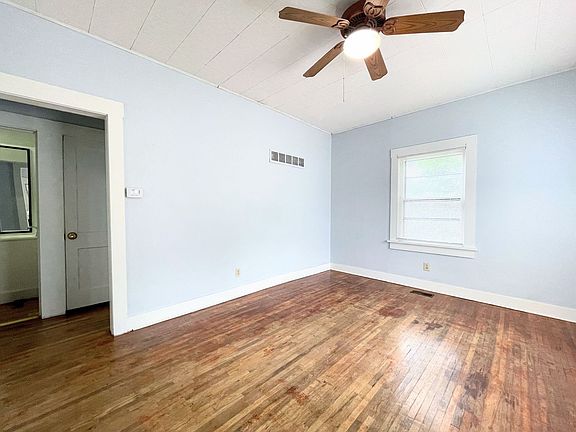 2nd image of 102 W 8th Ave