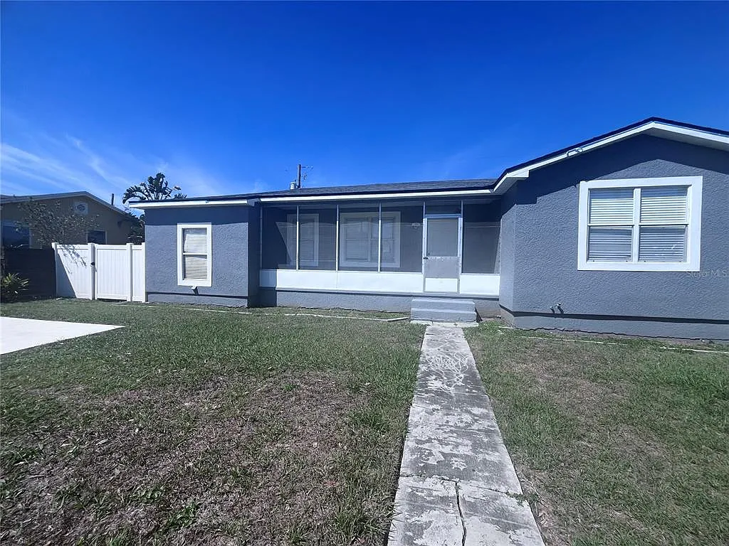 2 bed, 1.0 bath, 1026 sqft, $2,200 — Photo 3