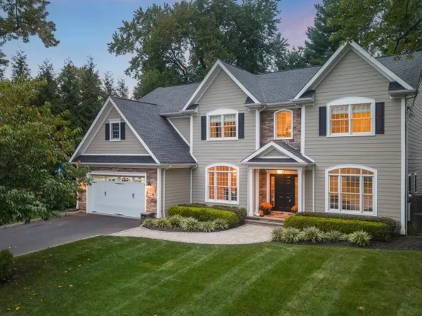 14 Whitman Dr, Chatham Twp., NJ 07928