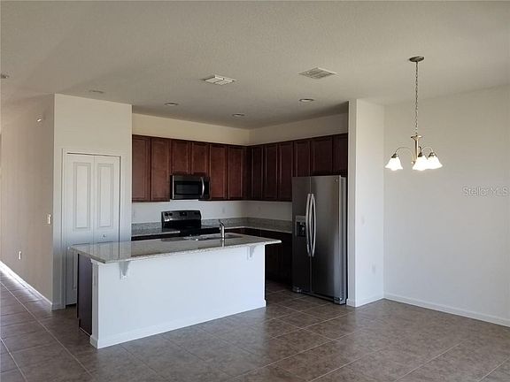 3rd image of 336 Meadow Pointe Dr