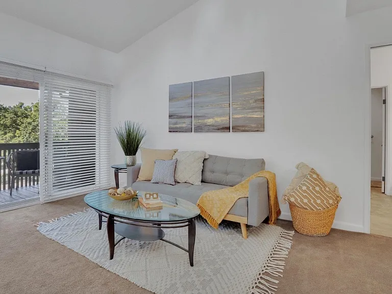 1240 Walker Ave #TOP FLOOR — Photo 1