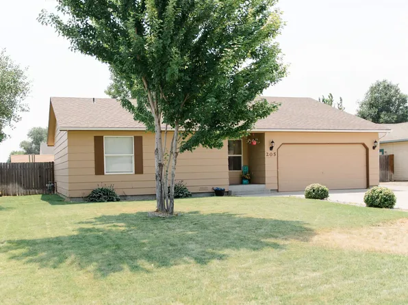205 Magnolia St, Mountain Home, ID 83647