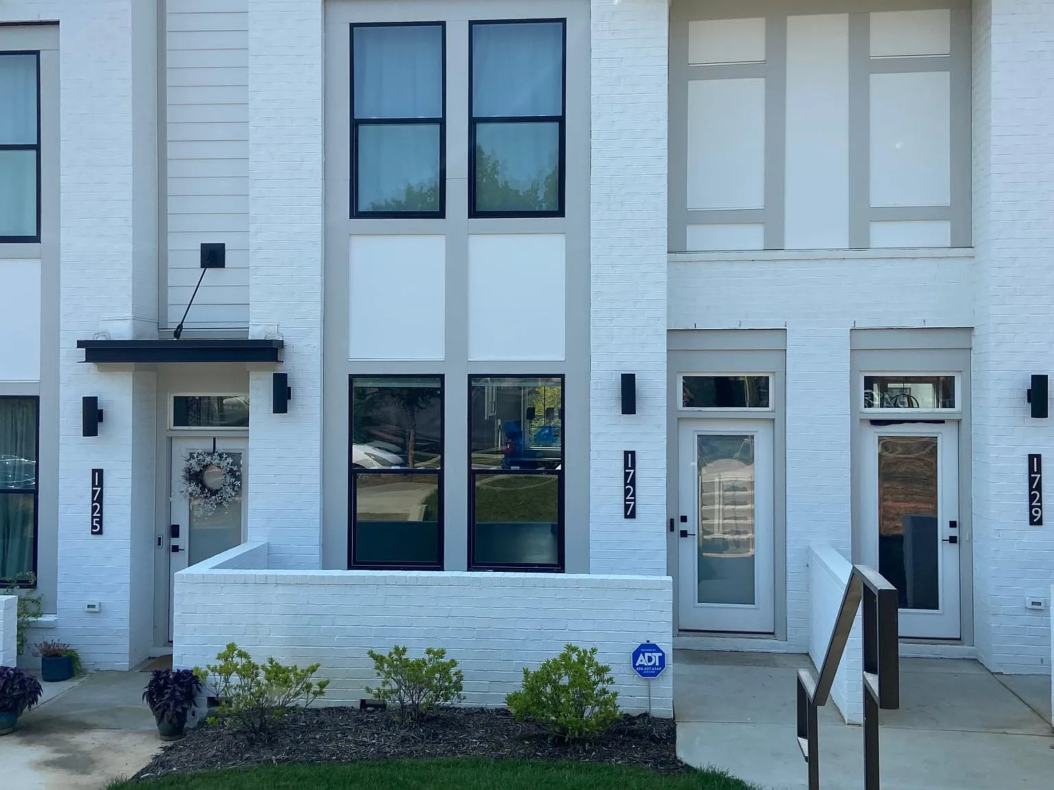 2 bed, 2.5 bath, 1460 sqft, $3,000 — Photo 1