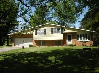 897 Thunderstorm Rd, Carbondale, IL 62901