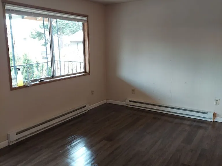 8402 NE 8th Way — Photo 3