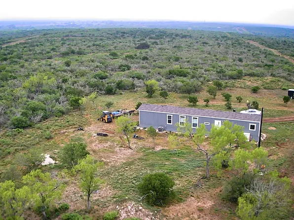 2700 County Rd 1515, Moore, TX 78057