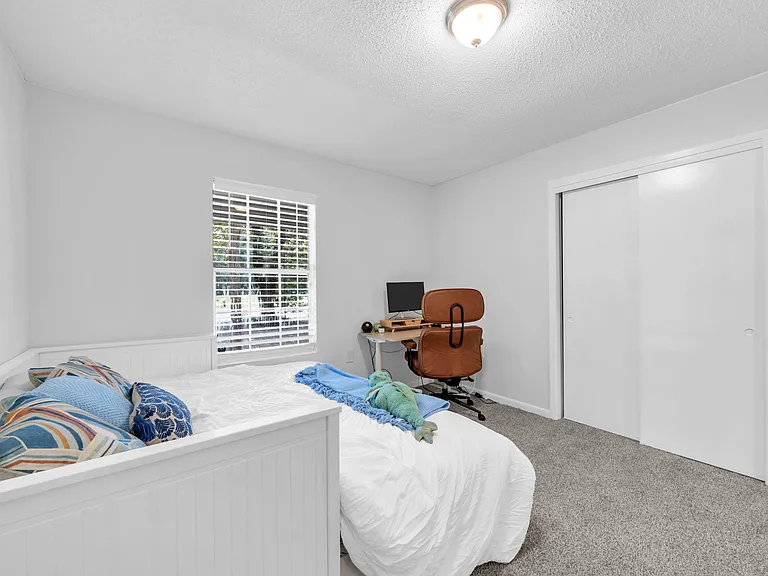 910 Whisperwood Ln S — Photo 32