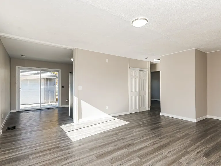 1824508_018_living_room_13321229.jpg