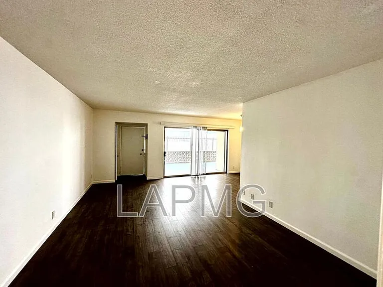 828 4th St #104 — Photo 2