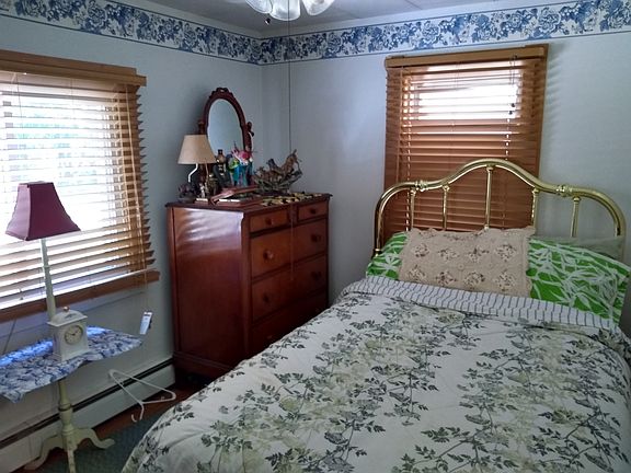 FRONT BEDROOM