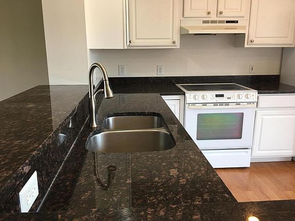 4th image of 1096 Shady Lake Dr