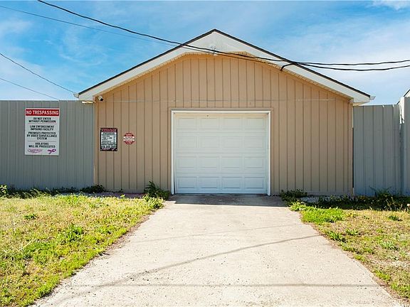 3rd image of 3601 Beacon Ave