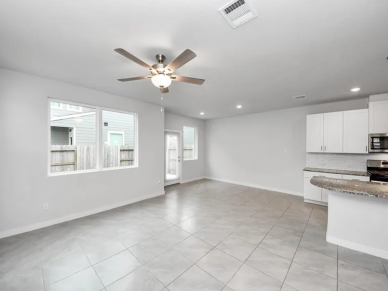 3830 Glossy Lake Dr — Photo 7