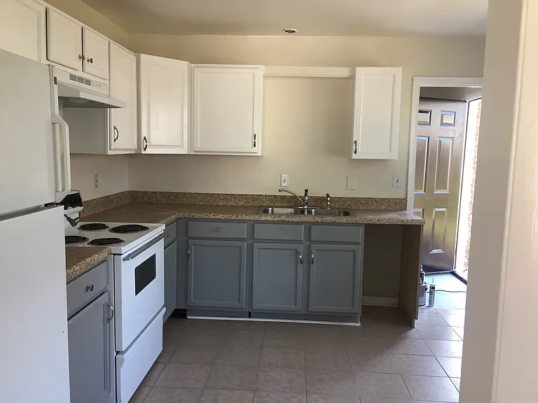 Eat-in Kitchen