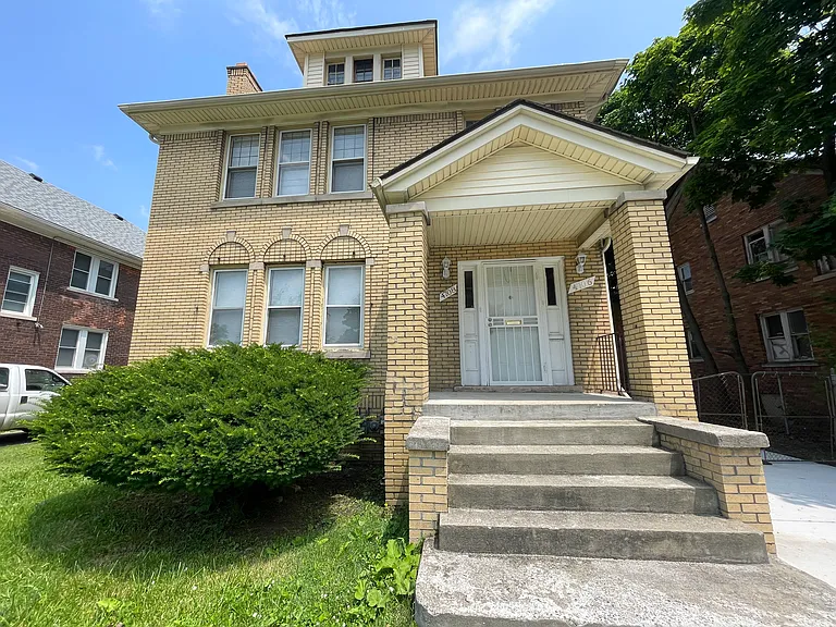 4706 Lakewood St — Photo 2