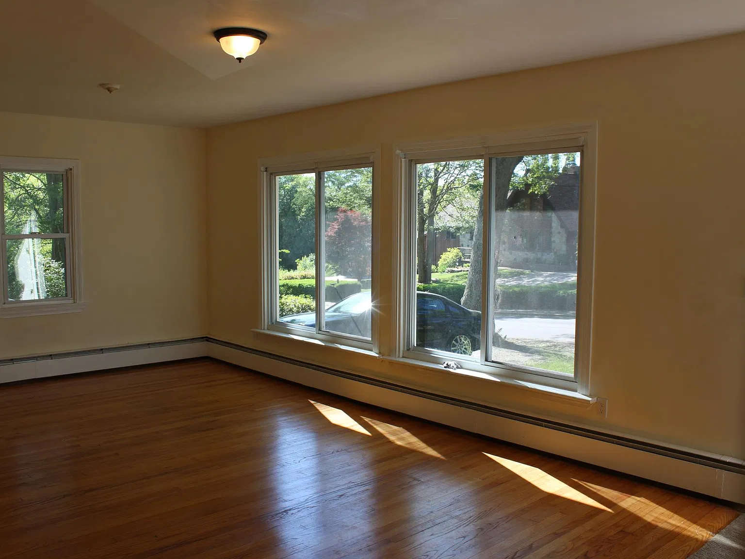 6 bed, 2000 sqft, $4,500 — Photo 2
