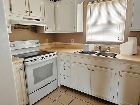 5th image of 5 Lexington Ct