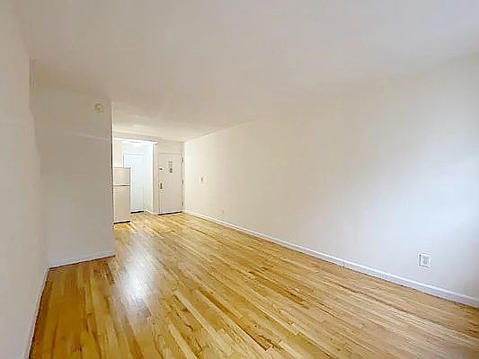4th image of 325 E 54th St #3C