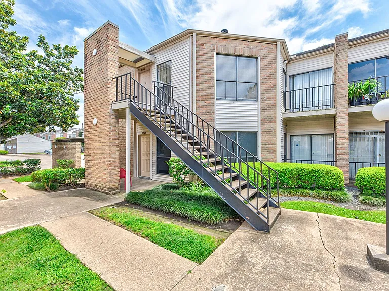 3742 Thistlemont Dr — Photo 8