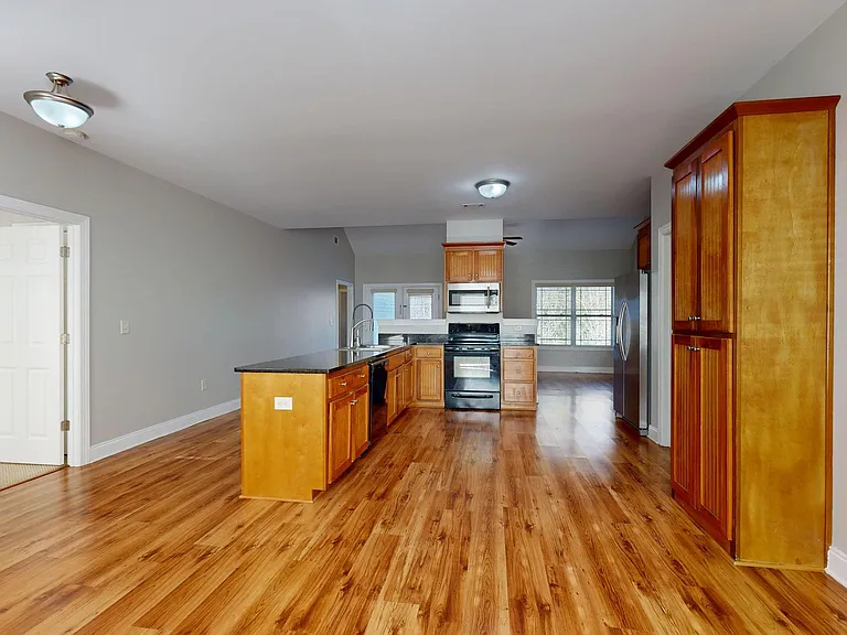 176 Garrett Dr — Photo 6