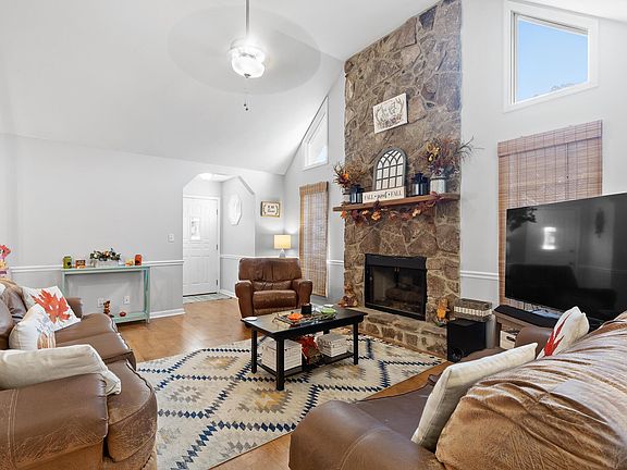 5th image of 454 Rolling Hills Dr