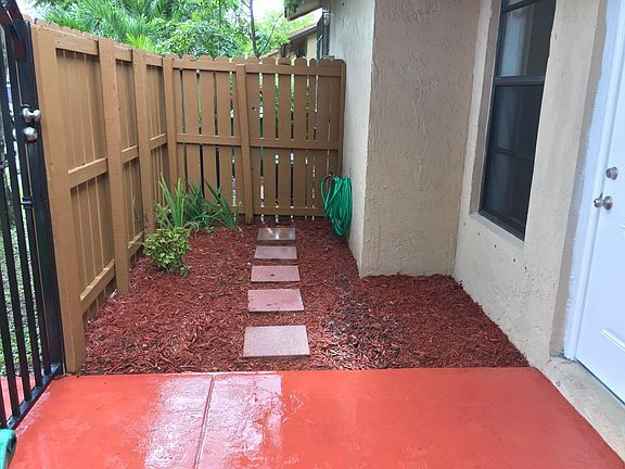 Small yard in front