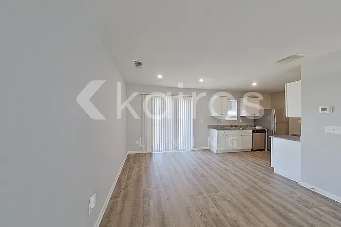 3 bed, 2.5 bath, 1404 sqft, $1,700 — Photo 4
