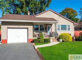 8 Milton Pl, Middlesex, NJ 08846