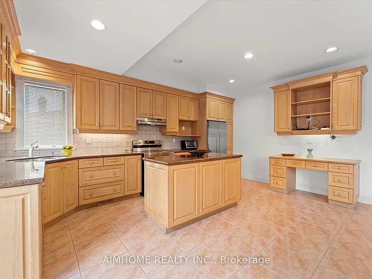1081 Glencairn Ave — Photo 7
