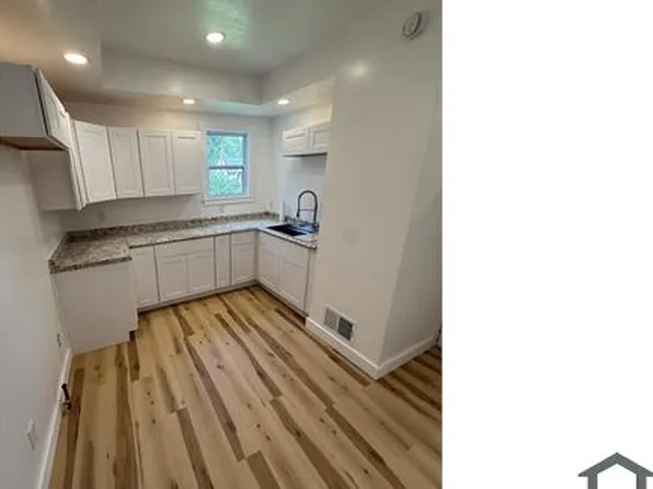 210 Oakwood Ave, Rockford, IL 61101