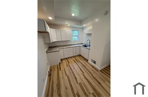 210 Oakwood Ave Photo 1