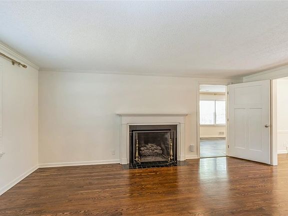 5th image of 5001 W 71st St