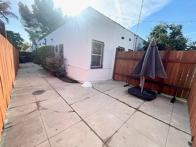 815 N Curson Ave — Photo 56