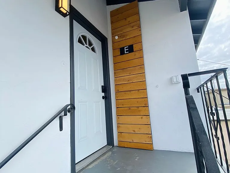 569 Park Way — Photo 2