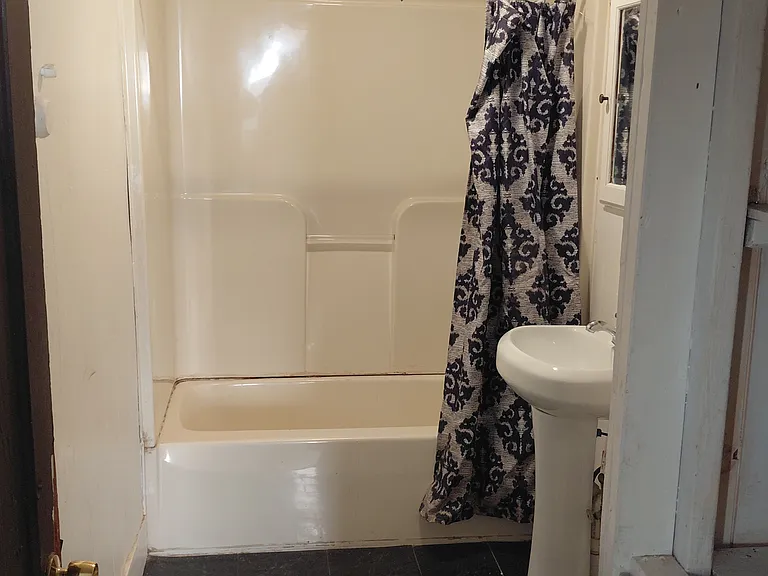 56 Montgomery St #1 — Photo 2