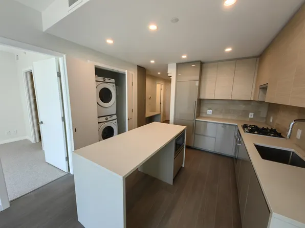 2186 Gilmore Ave #1110, Burnaby, BC V5C 0N8