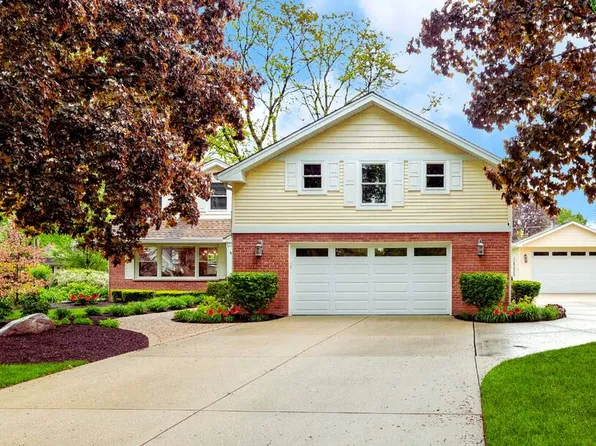 1027 S Walnut Ave, Arlington Heights, IL 60005
