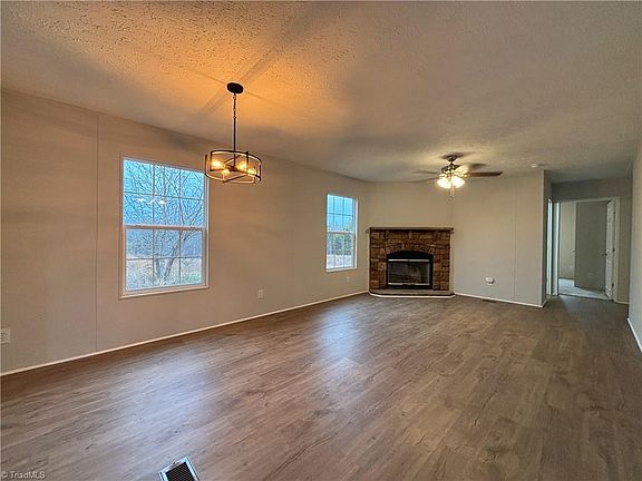 2nd image of 522 Stephens Rd
