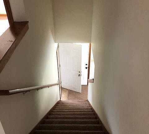 Upstairs - new paint and carpet 