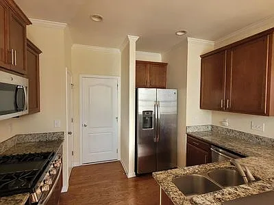 3 bed, 1640 sqft, $2,150 — Photo 3
